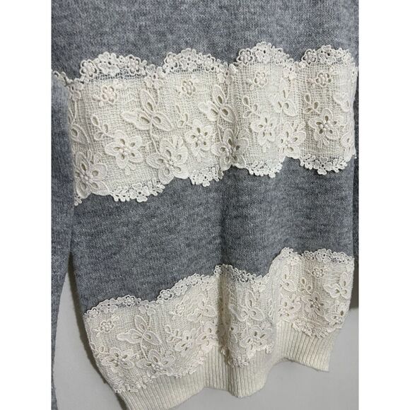 Elegant Grey & White Knit Sweater with Floral Lace Detail Long Sleeve Pullover - Picture 3 of 5